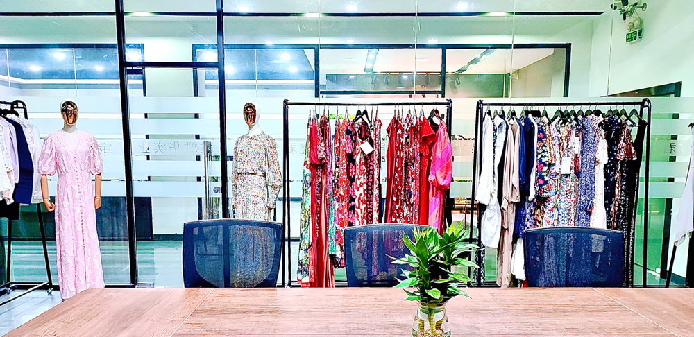 High Quality Luxury Fashion Clothing Manufacturer In China!
